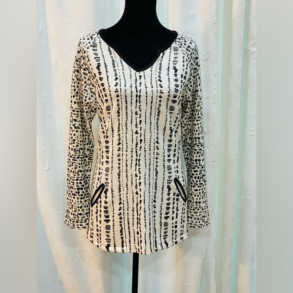 Wild Palms tunic is a size small, made from 100% cotton, new like condition